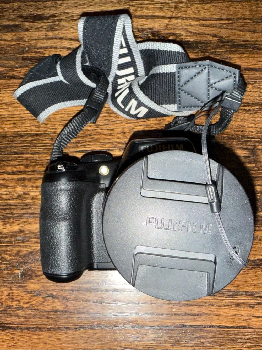 Fujifilm Finepix S8200 16.2MP, Wide 24MM 40X Optical Zoom Lens w/ Carrying Case